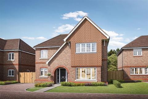 4 bedroom detached house for sale, Shelvers Way, Tadworth