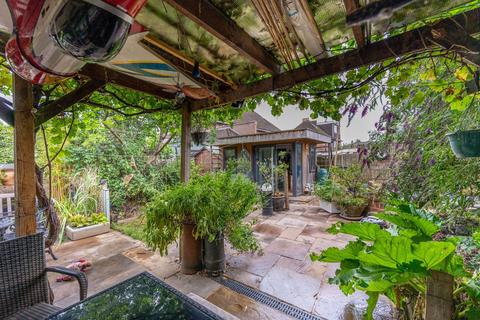 4 bedroom terraced house for sale, Lee Close, Walthamstow, London, E17