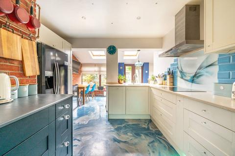 4 bedroom terraced house for sale, Lee Close, Walthamstow, London, E17
