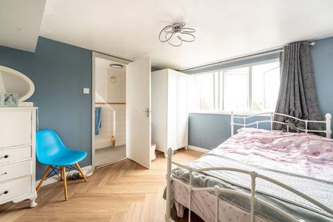 17 Lee Close, London, E17 5QG
