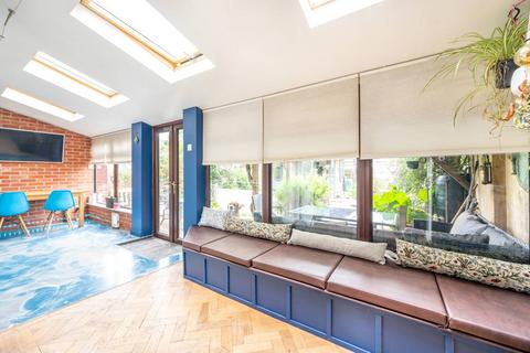 4 bedroom terraced house for sale, Lee Close, Walthamstow, London, E17
