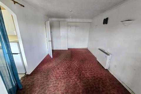 undefined, Fellowes Court, High Street, Hayes, Greater London, UB3