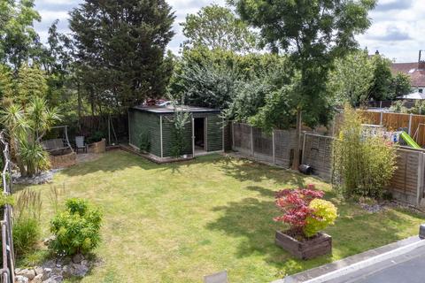 27 Elm Grove, Hullbridge, Hockley, SS5 6ER