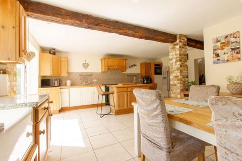 27 Elm Grove, Hullbridge, Hockley, SS5 6ER