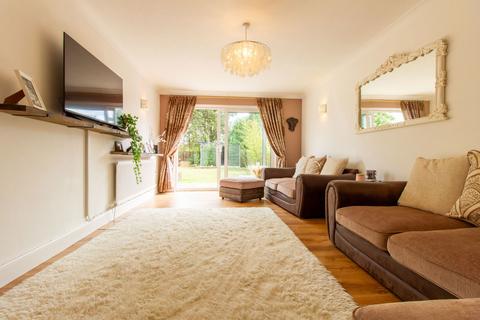 27 Elm Grove, Hullbridge, Hockley, SS5 6ER