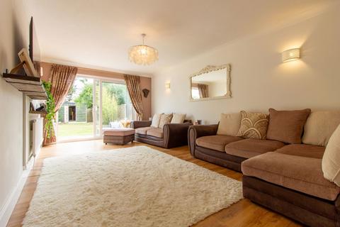 27 Elm Grove, Hullbridge, Hockley, SS5 6ER
