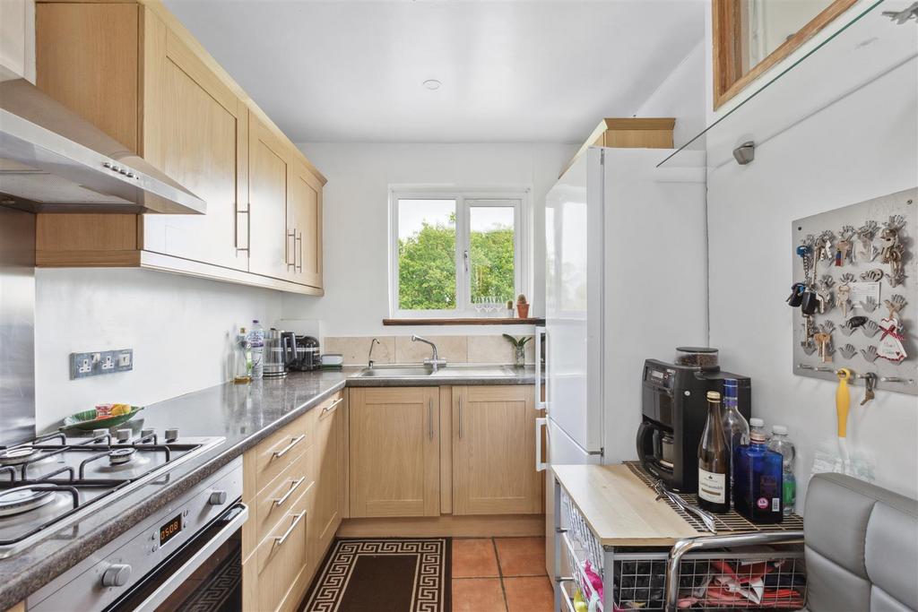 36 Balmoral Dr, Borehamwood WD6 2 RD 002.jpg