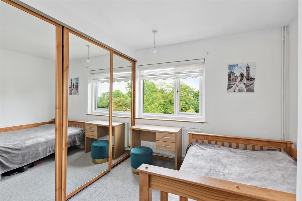36 Balmoral Dr, Borehamwood WD6 2 RD 014.jpg