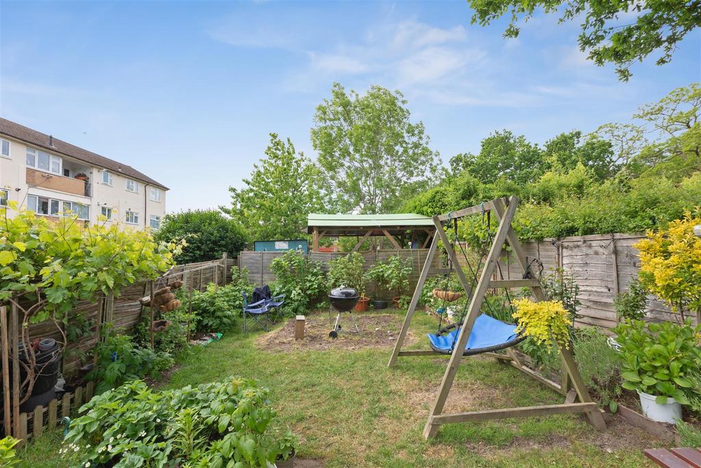 36 Balmoral Dr, Borehamwood WD6 2 RD 020.jpg