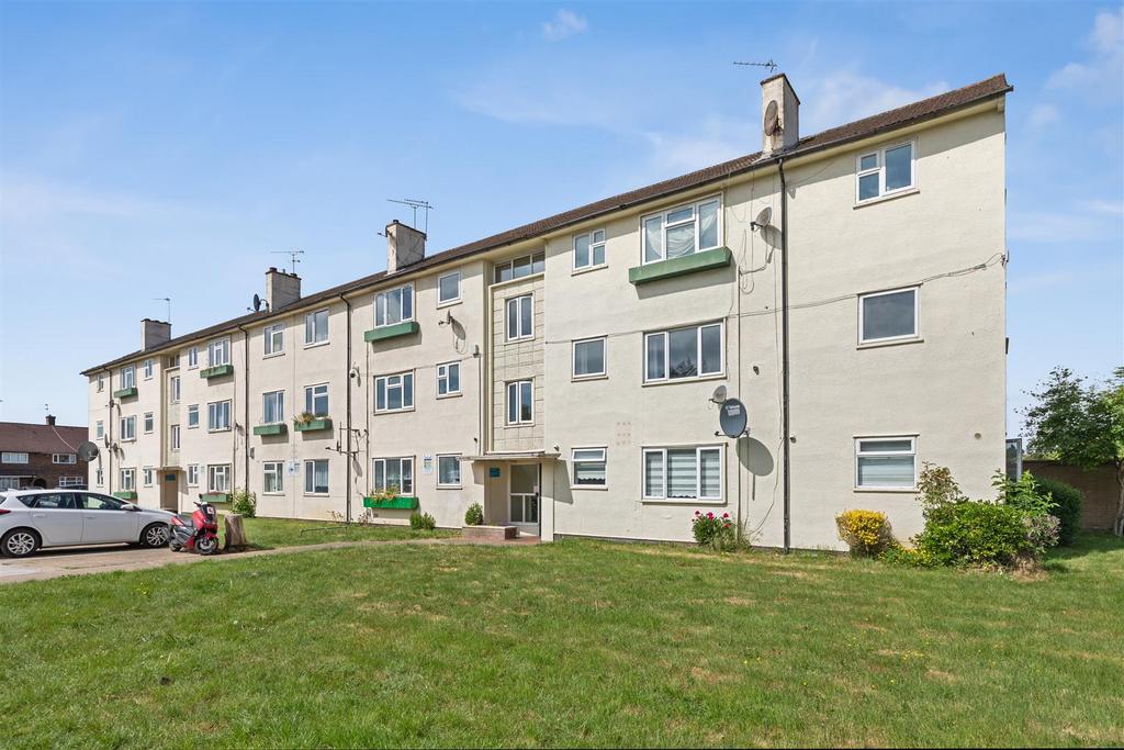 36 Balmoral Dr, Borehamwood WD6 2 RD 024.jpg