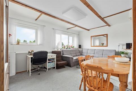 2 bedroom flat for sale, Balmoral Drive, Borehamwood