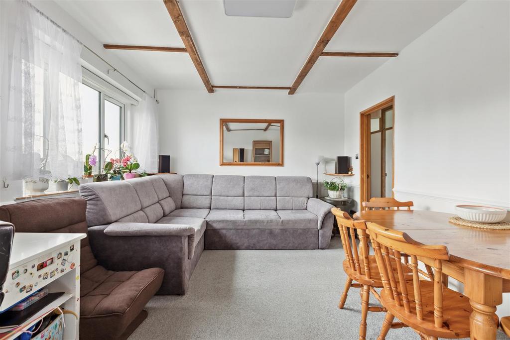 36 Balmoral Dr, Borehamwood WD6 2 RD 004.jpg