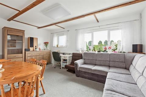 2 bedroom flat for sale, Balmoral Drive, Borehamwood