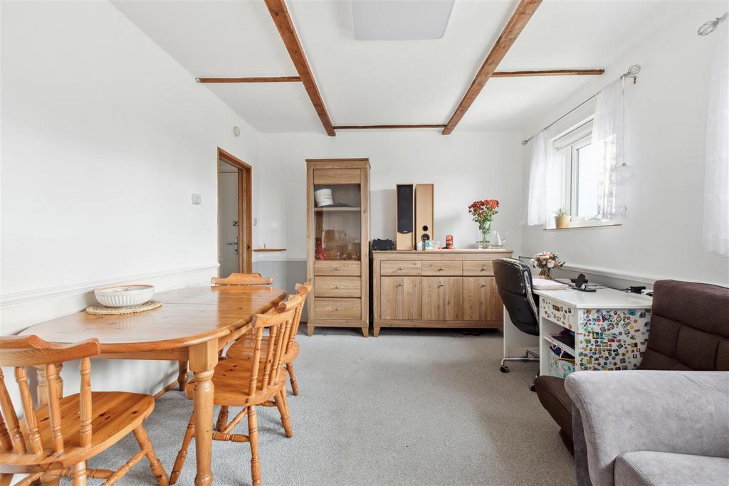 36 Balmoral Dr, Borehamwood WD6 2 RD 006.jpg
