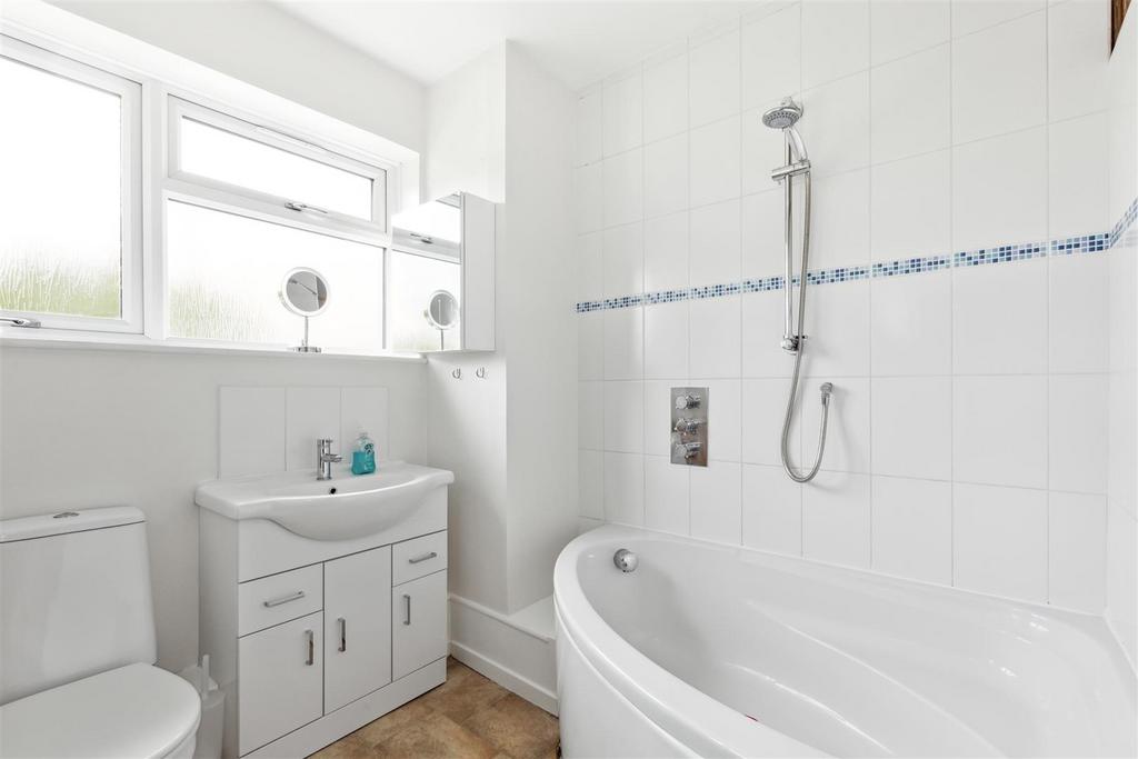 36 Balmoral Dr, Borehamwood WD6 2 RD 009.jpg