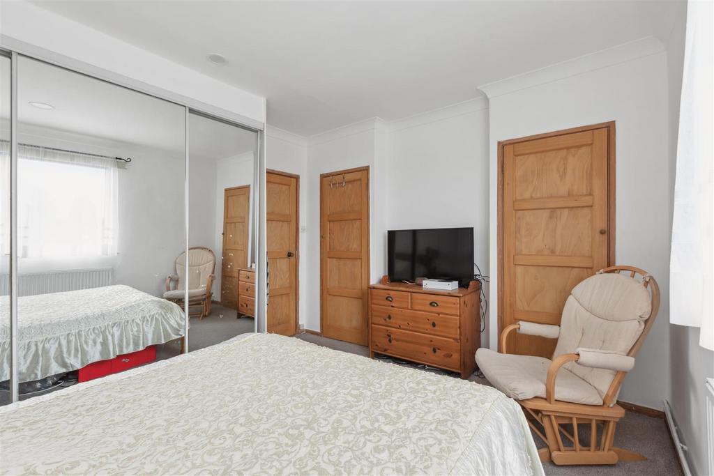 36 Balmoral Dr, Borehamwood WD6 2 RD 012.jpg