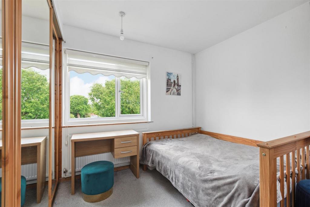36 Balmoral Dr, Borehamwood WD6 2 RD 013.jpg