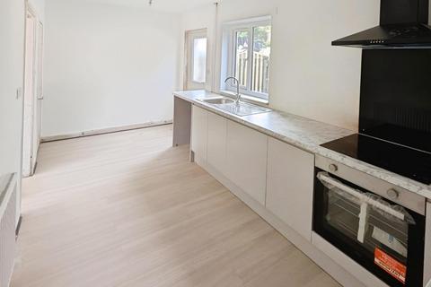 2 bedroom terraced house to rent, Waterloo Mount, West Yorkshire, Pudsey, LS28