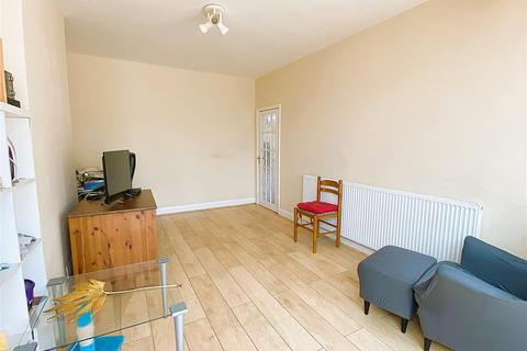 3 bedroom semi-detached house for sale, Melton Road, Syston, Leicester