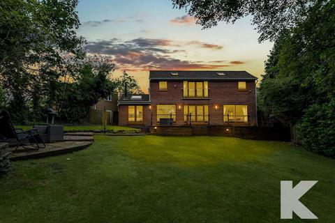 4 bedroom detached house for sale, 7 Woodland Park, Royton, Oldham, OL2 5UY