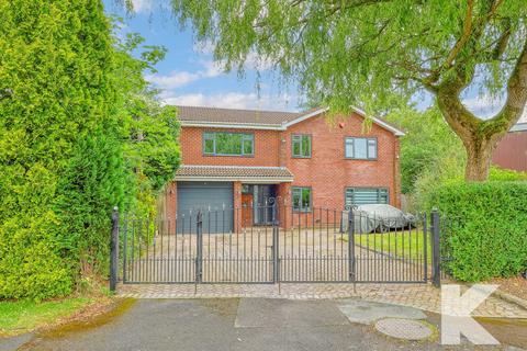 4 bedroom detached house for sale, 7 Woodland Park, Royton, Oldham, OL2 5UY