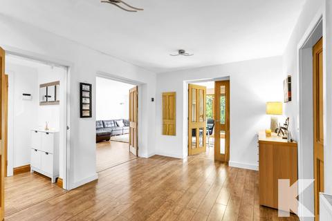 4 bedroom detached house for sale, 7 Woodland Park, Royton, Oldham, OL2 5UY