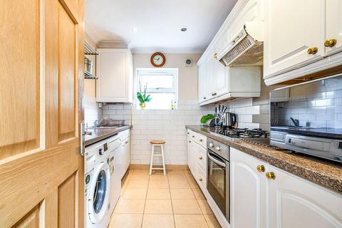 4 bedroom detached house to rent, Worthington Road, Surbiton KT6