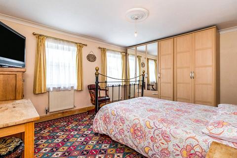 4 bedroom detached house to rent, Worthington Road, Surbiton KT6