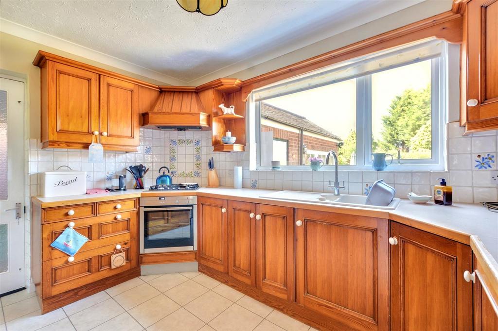 Kitchen 1.jpeg