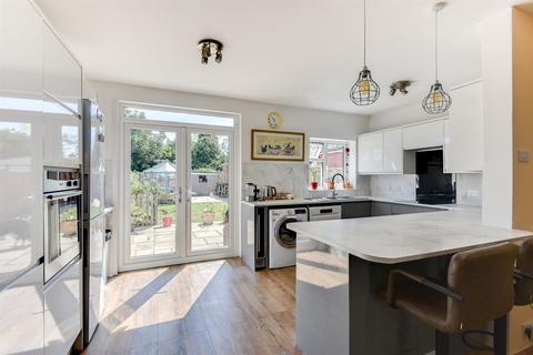 8 Shandon Road, Worthing, BN14 9DY