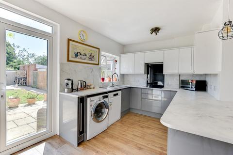 8 Shandon Road, Worthing, BN14 9DY