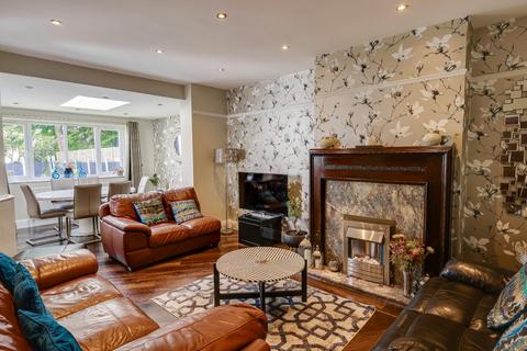 5 bedroom semi-detached house for sale, Woodhall Park Grove, Stanningley, Pudsey, West Yorkshire, LS28