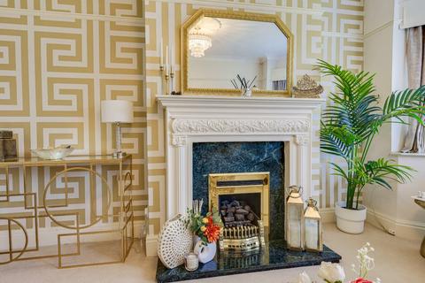 5 bedroom semi-detached house for sale, Woodhall Park Grove, Stanningley, Pudsey, West Yorkshire, LS28