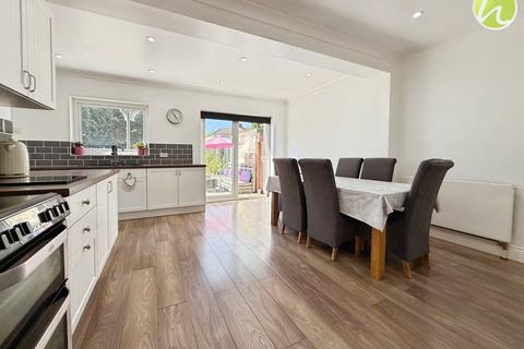 9 Gloucester Avenue, East Tilbury, Tilbury, RM18 8RB
