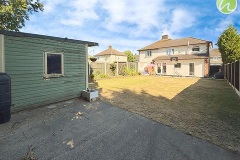 9 Gloucester Avenue, East Tilbury, Tilbury, RM18 8RB