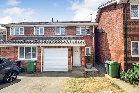 Calshot Place, Calcot, Reading, RG31