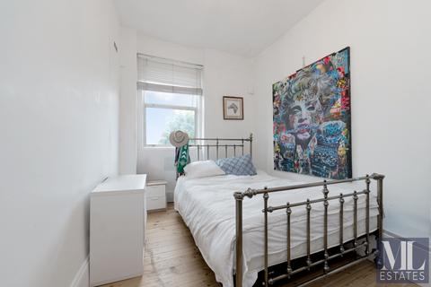 4 bedroom apartment for sale, Winchester Avenue, London NW6