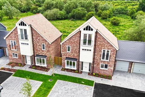 4 bedroom detached house for sale, The Chimes