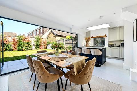 13 Bell Place, Bagshot, GU19 5NE