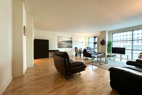 3 bedroom apartment to rent, South Quay Square, London E14