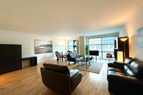 3 bedroom apartment to rent, South Quay Square, London E14