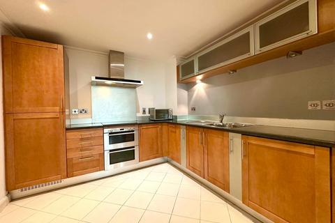 3 bedroom apartment to rent, South Quay Square, London E14