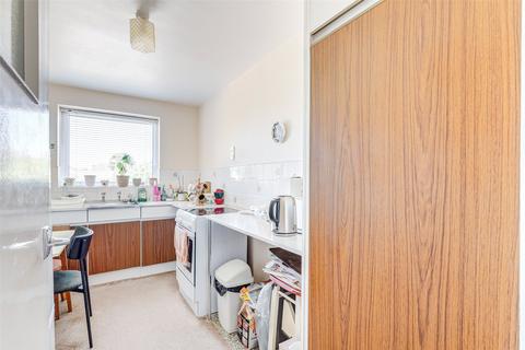 1 bedroom flat for sale, Hawthorn Gardens, Worthing, West Sussex, BN14