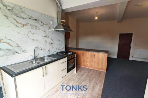 2 bedroom flat to rent, High Street, Cradley Heath B64
