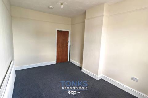 2 bedroom flat to rent, High Street, Cradley Heath B64