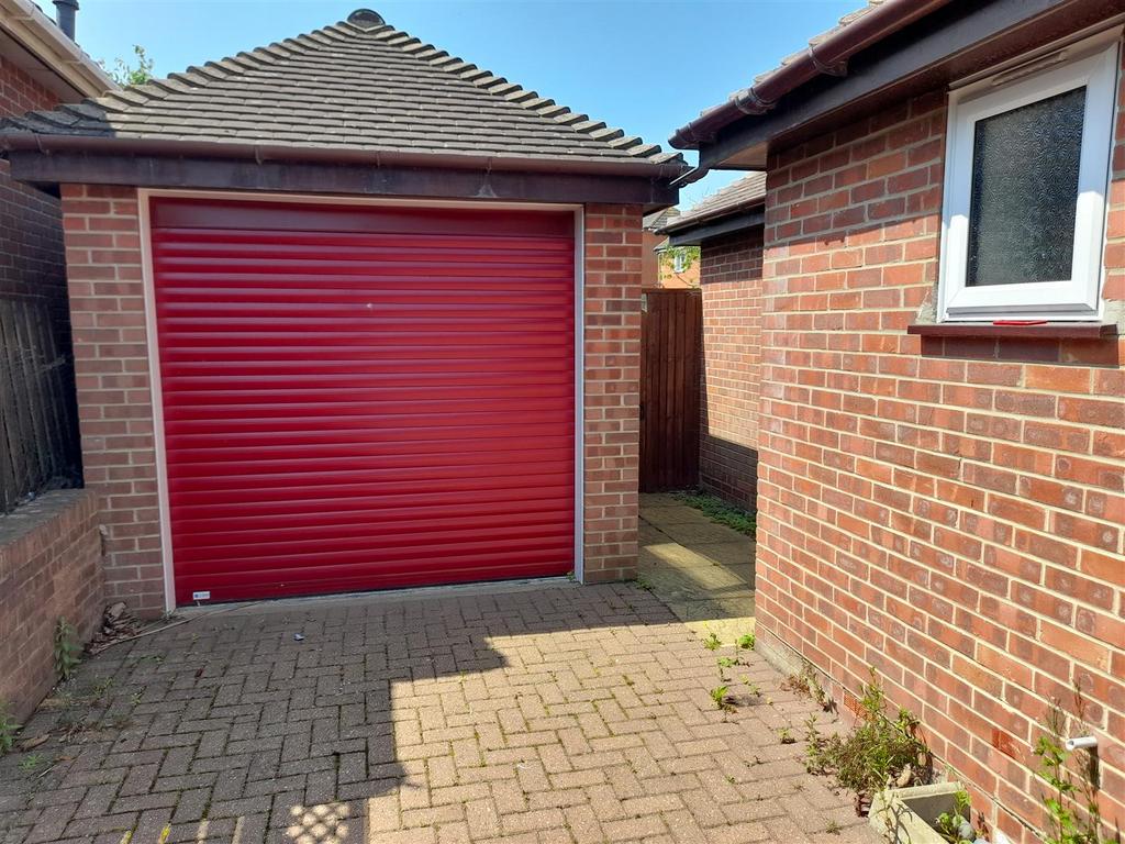Garage 1.jpg