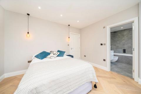 1 bedroom flat for sale, Lynton Road, London W3