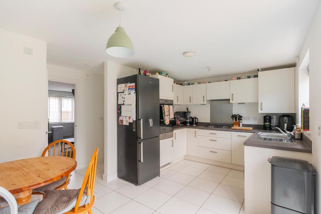 0 R9 SRSG - Kitchen Diner A.jpg