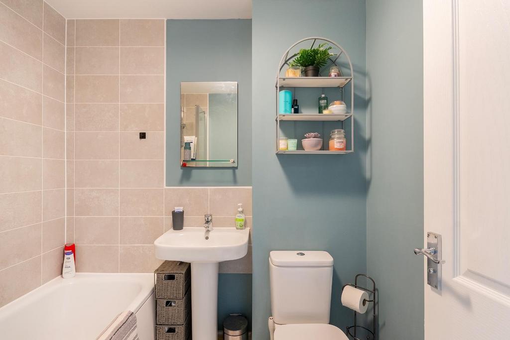 0 R9 SRSG - Bathroom B.jpg