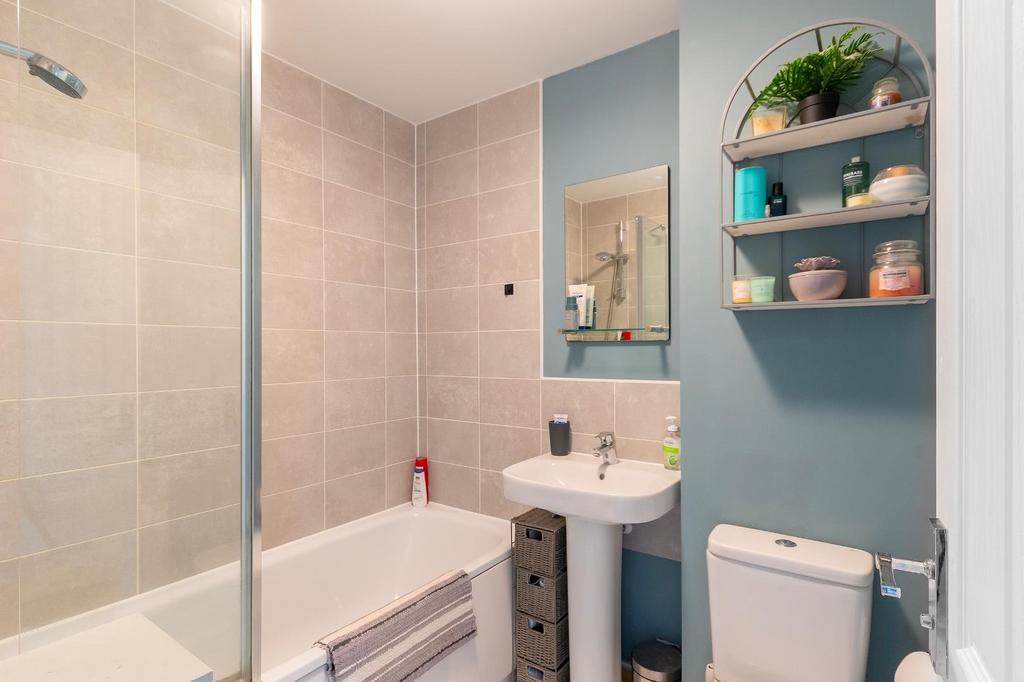 0 R9 SRSG - Bathroom A.jpg
